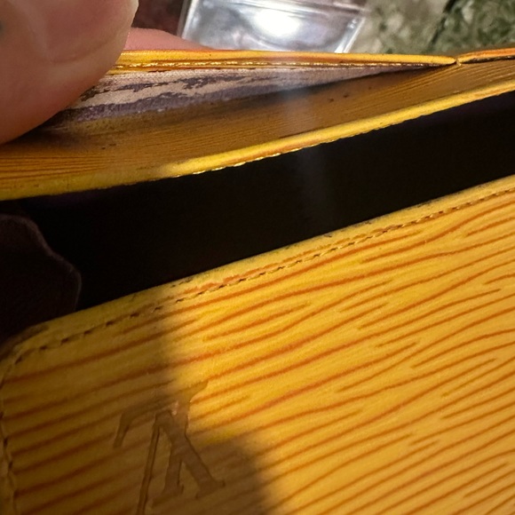 LOUIS VUITTON YELLOW EPI PORTE FEUILLE SARAH LONG WALLET NO BOX - Picture 4 of 17